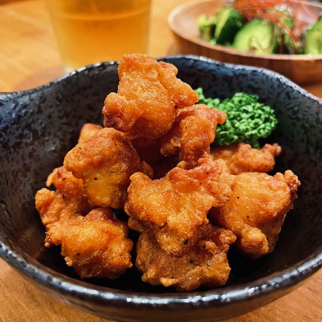 若鶏唐揚げ！
美味しいおつまみ豊富に揃ってます！
昼飲みするなら貸切＆BBQ「渋谷ガーデンスペース道玄坂店」におまかせ！
