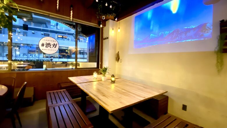 渋谷で80人で貸切パーティーするなら『渋谷ガーデンスペース道玄坂店』
貸切利用でマイク・プロジェクターなど無料！パーティーを盛り上げるシャンパンタワーなどもございます！