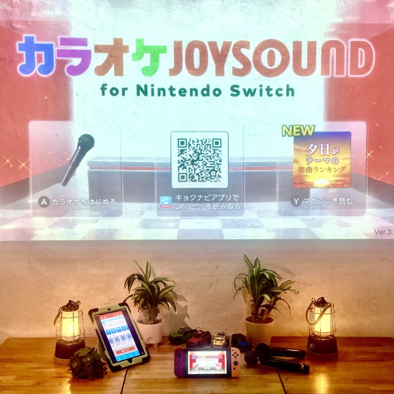 当店で貸切予約していただくと無料でカラオケがご利用できます♪
渋谷の貸切居酒屋で「Nintendo Switch / JOYSOUND」をお楽しみください。
 
〈大画面プロジェクターのカラオケでパーティーが盛り上がること間違いなし〉

ワイヤレスマイク２本で店内を広く使ってお楽しみいただけます。
操作もiPadで簡単♪

ご利用方法はスタッフが説明いたしますので気軽にお尋ねください♪